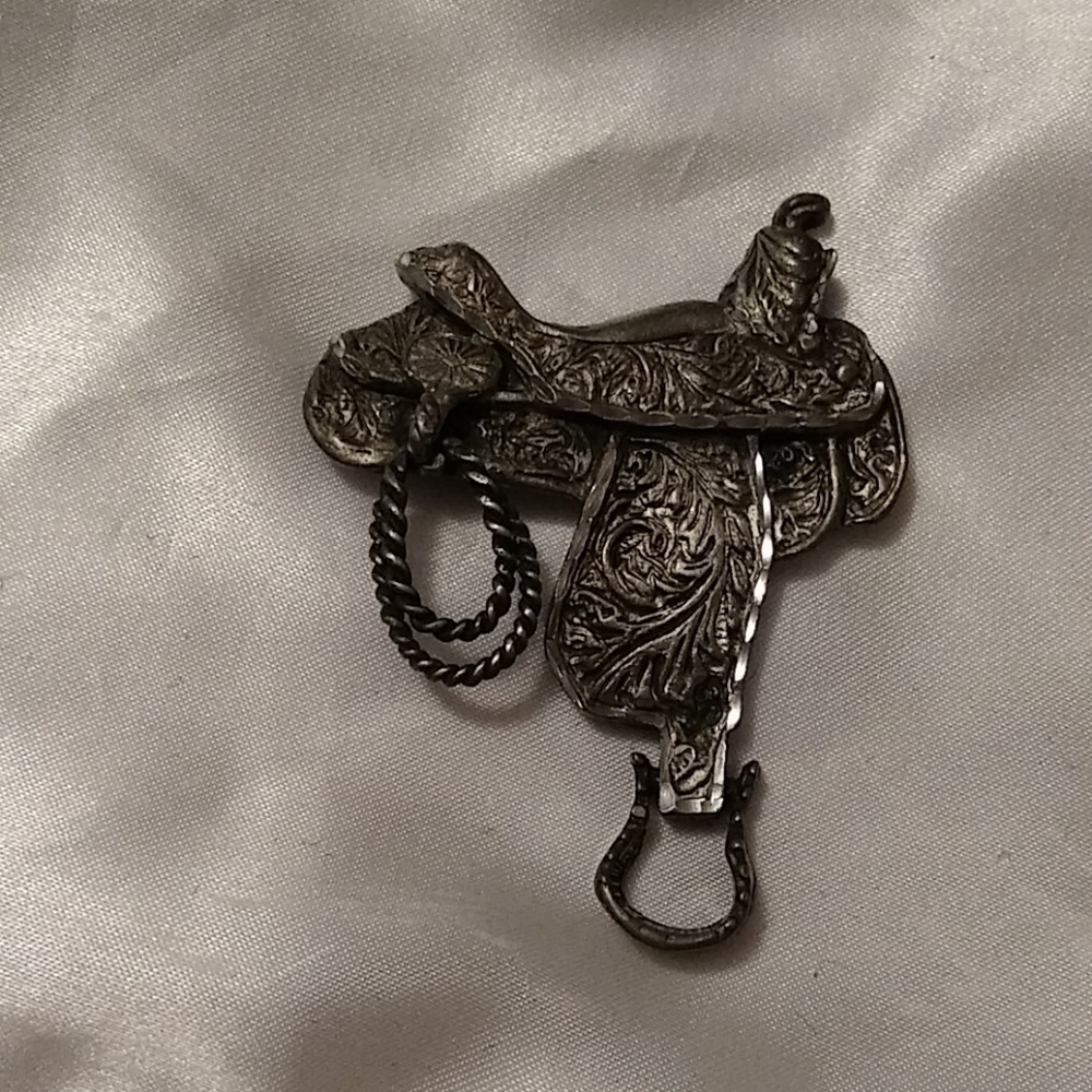 Saddle pin